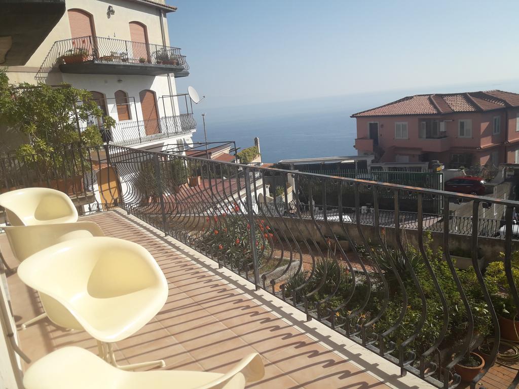 Andros Apartment Таормина Екстериор снимка