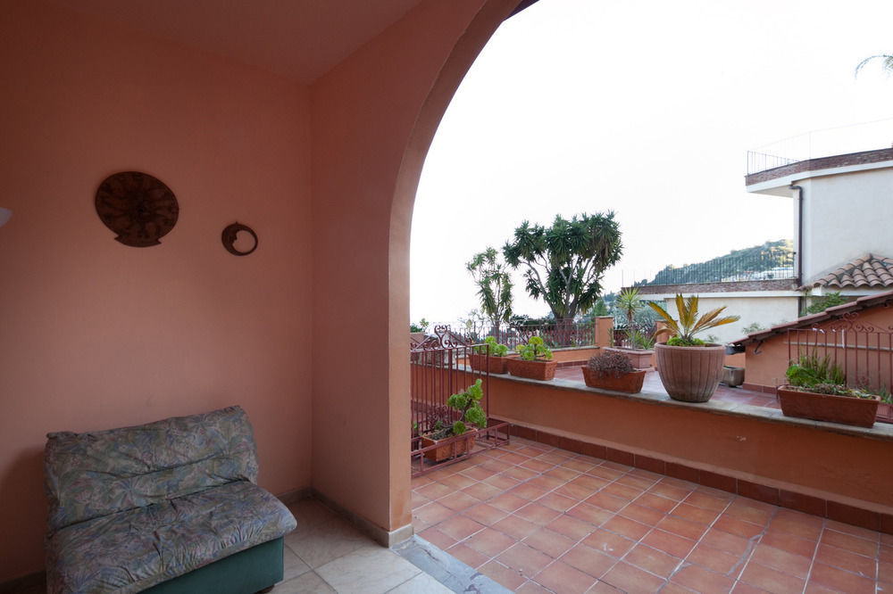 Andros Apartment Таормина Екстериор снимка