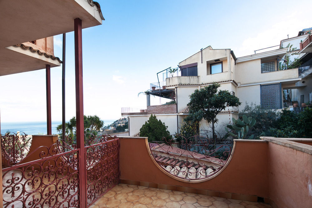 Andros Apartment Таормина Екстериор снимка